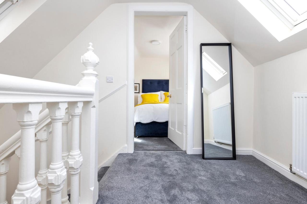 2 Bedroom Apartment On Peebles High Street Exterior foto